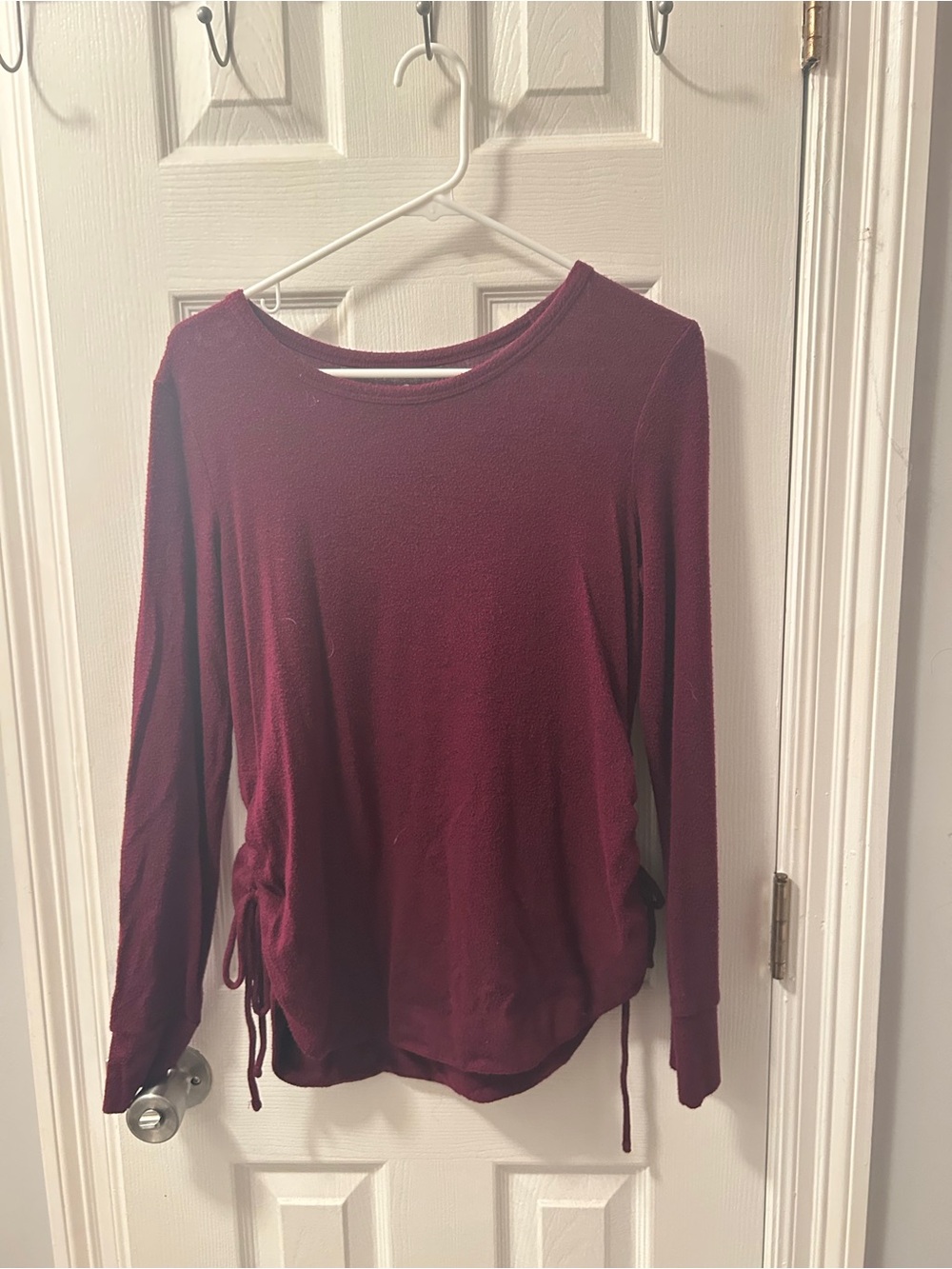 SO Women's Long-Sleeve Crewneck Top in Burgundy